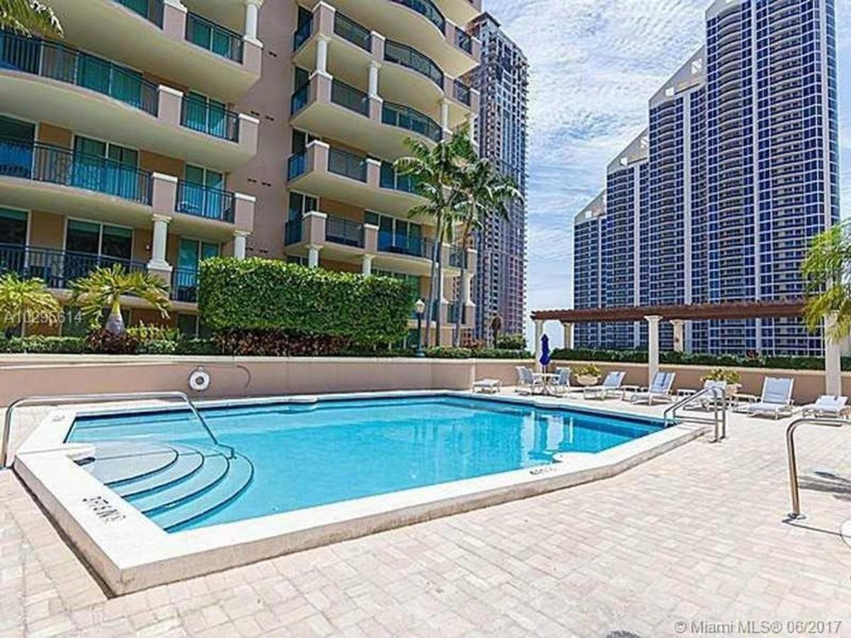Stylish Modern 2Bd/2Bth Apt. Min To Beach Μαϊάμι Μπιτς Εξωτερικό φωτογραφία
